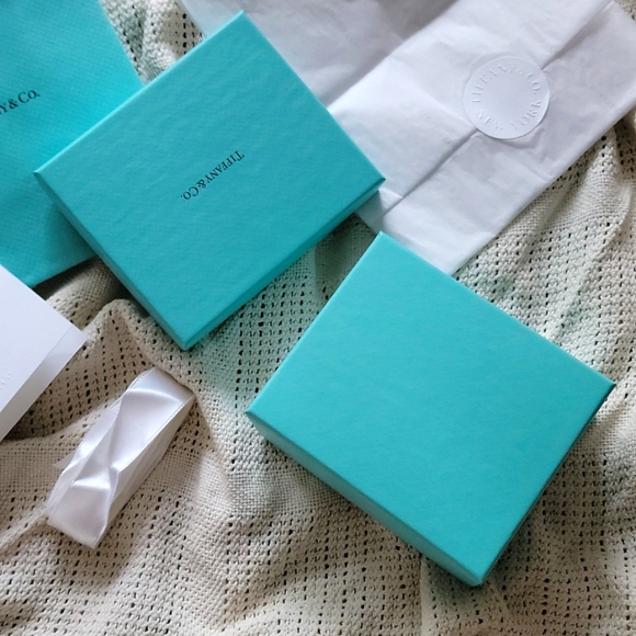 Tiffany & Co Accessory Gift Box w card, brand wrapping paper, shopping paper - Picture 5 of 8